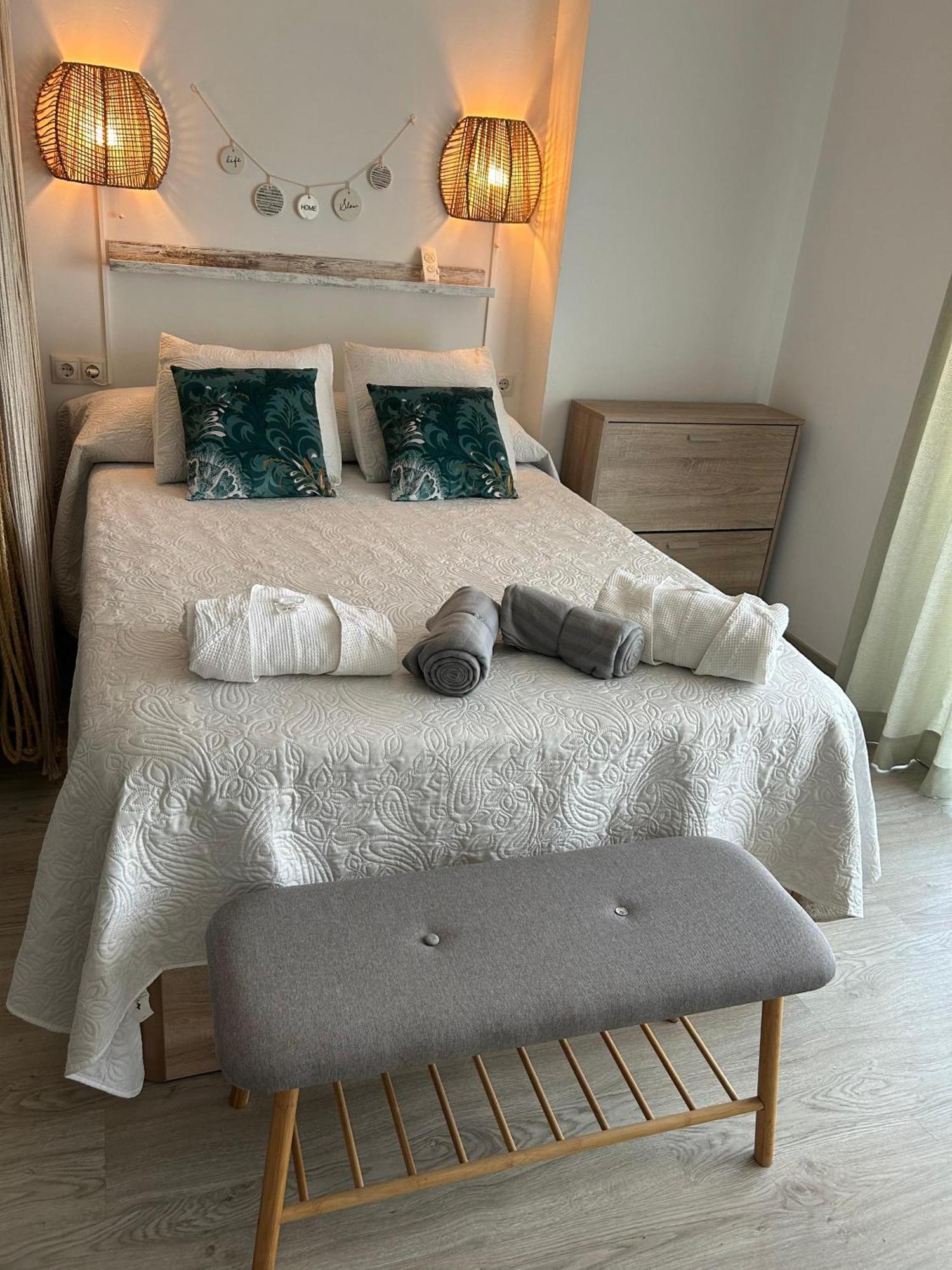Apartamento Totalmente Reformado Con Piscina Y Jardines Al Lado De La Playa De La Carihuela Torremolinos Extérieur photo
